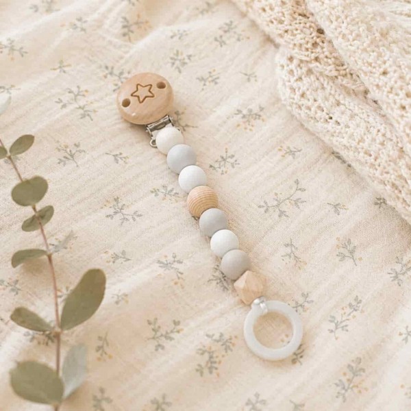 Accroche sucette avec perles en bois naturel et silicone gris