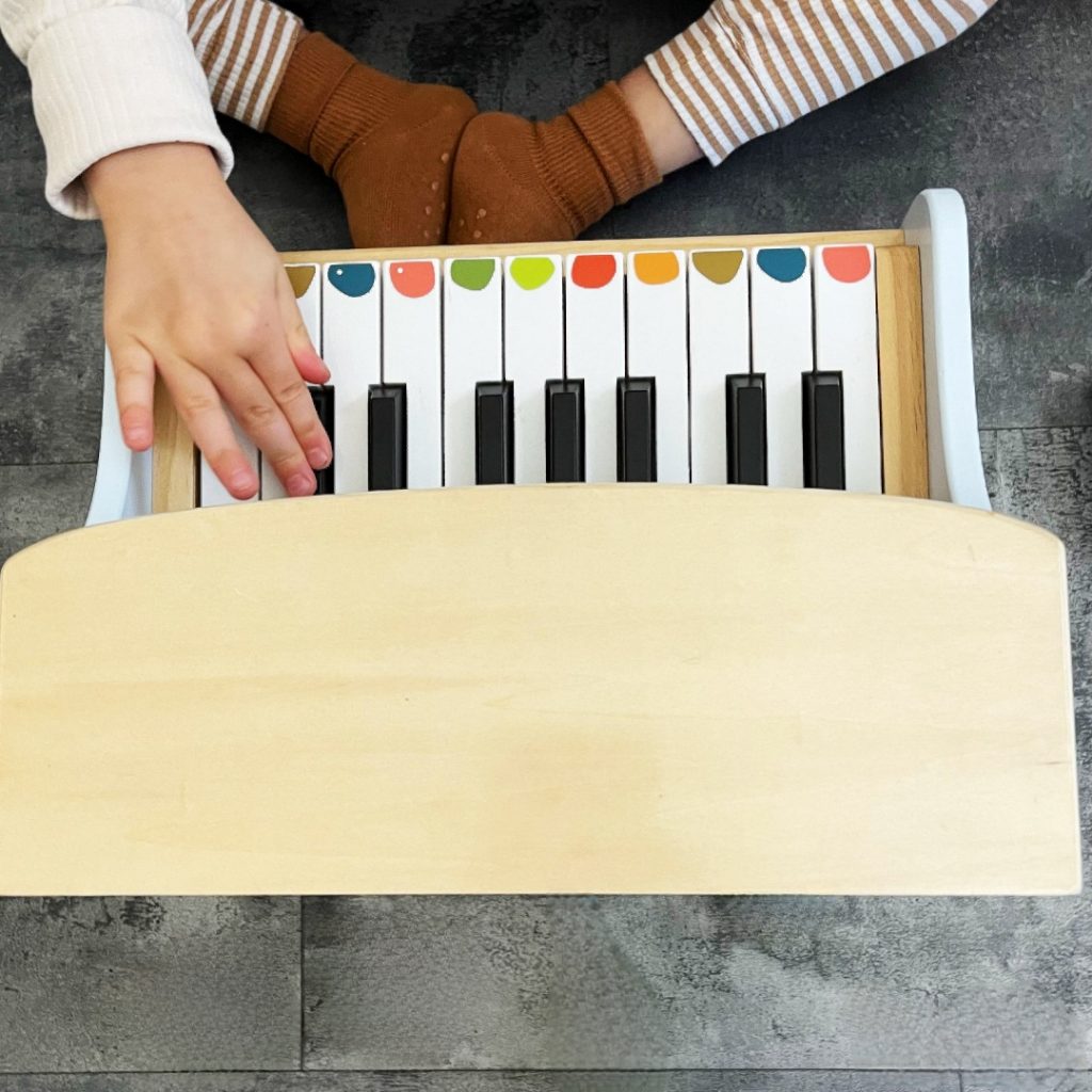 piano en bois Montessori pour enfant