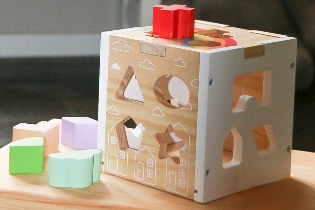 cube d'activité Montessori pour enfant