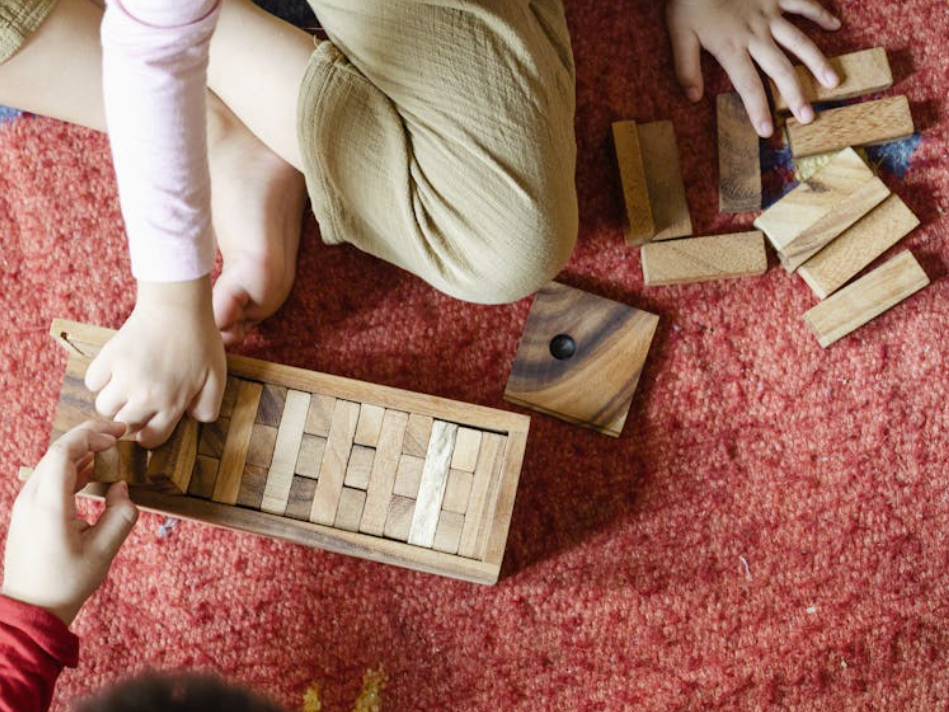 jeu  de société en bois - tour bancale