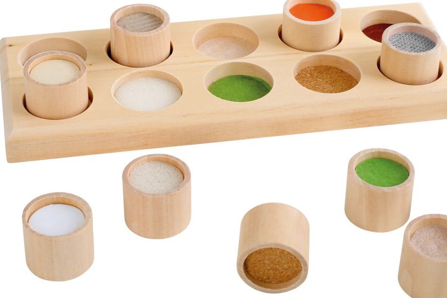 jeu sensoriel en bois pour enfant