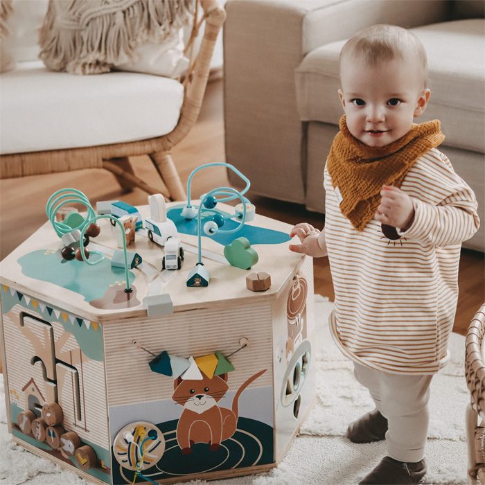 jouet  Montessori 2 ans cube d'éveil